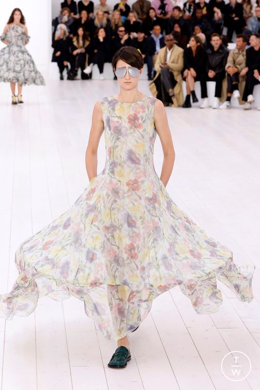 Spring-Summer 2025 Loewe Look 2