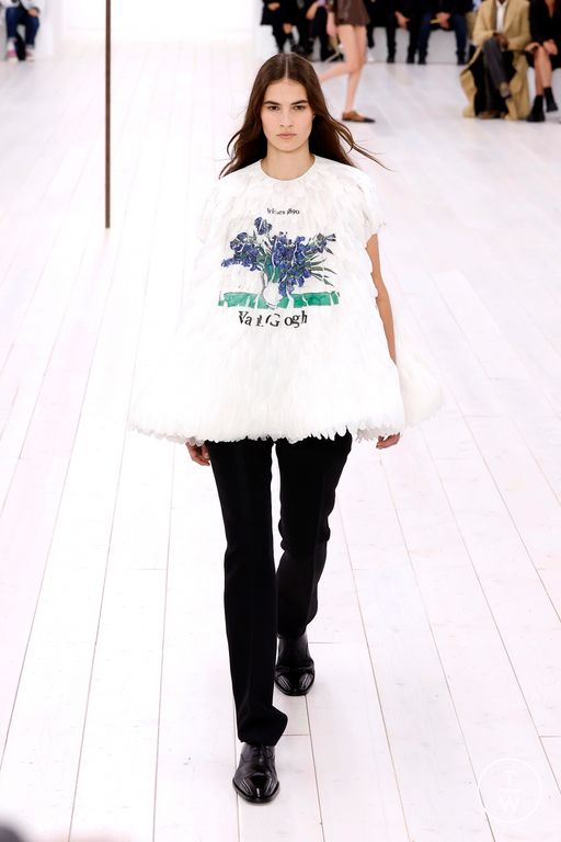 Spring-Summer 2025 Loewe Look 16