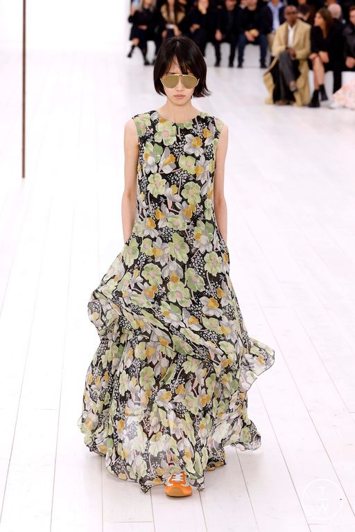 Spring-Summer 2025 Loewe Look 32