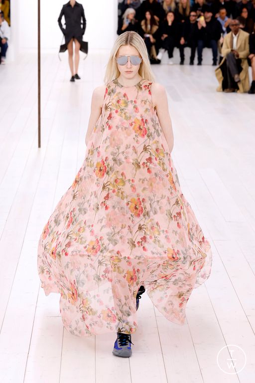 Spring-Summer 2025 Loewe Look 33