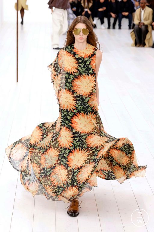 Spring-Summer 2025 Loewe Look 42