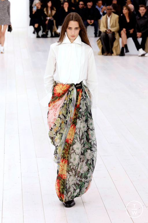 Spring-Summer 2025 Loewe Look 47