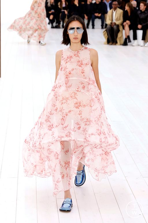 Spring-Summer 2025 Loewe Look 54