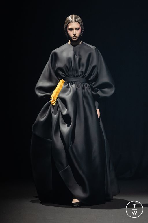 SS26 Viktor & Rolf Look 1