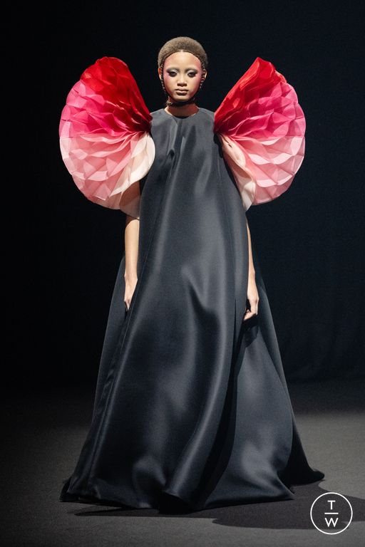 SS26 Viktor & Rolf Look 3