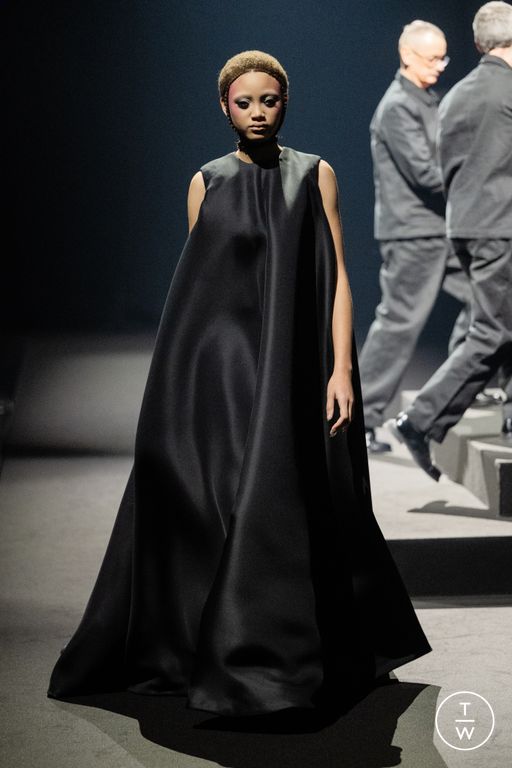 SS26 Viktor & Rolf Look 4