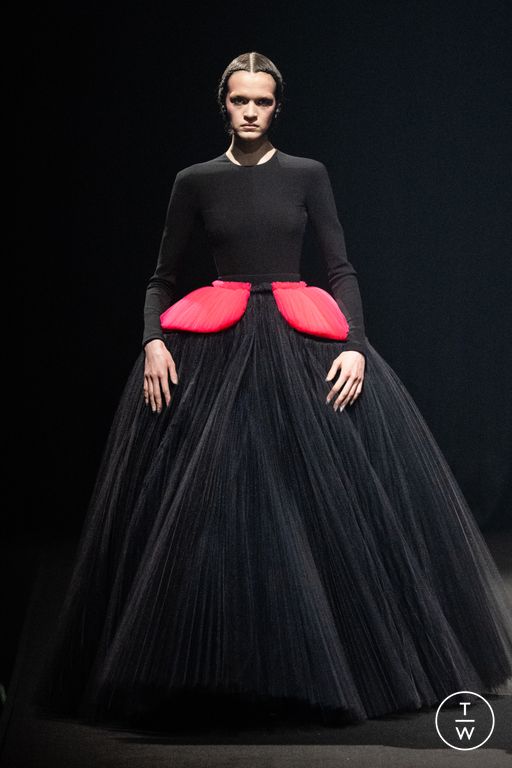 SS26 Viktor & Rolf Look 9