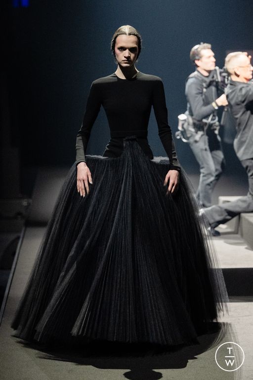 SS26 Viktor & Rolf Look 10