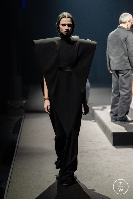 SS26 Viktor & Rolf Look 16