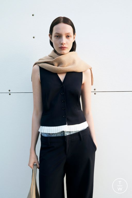 Pre-Fall 2025 Simkhai Look 17