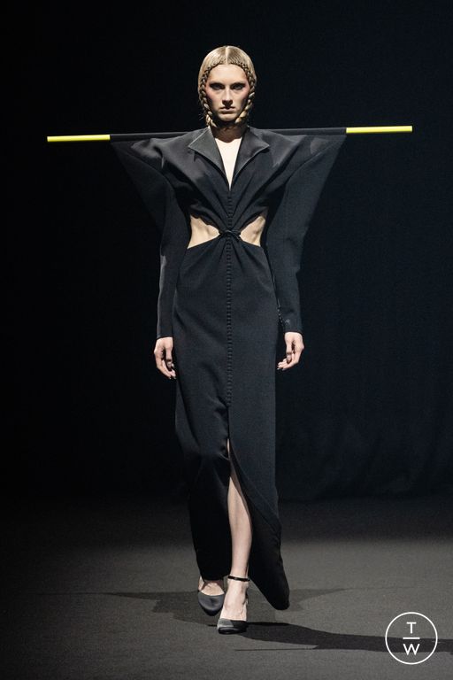 SS26 Viktor & Rolf Look 17