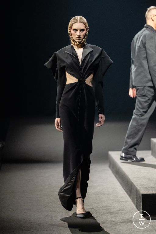 SS26 Viktor & Rolf Look 18