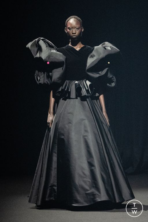 SS26 Viktor & Rolf Look 19