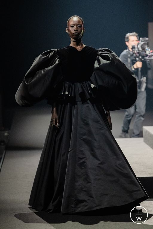 SS26 Viktor & Rolf Look 20