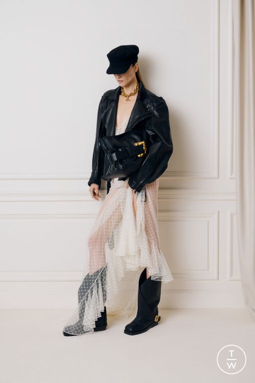 Pre-Fall 2025 Balmain Look 16