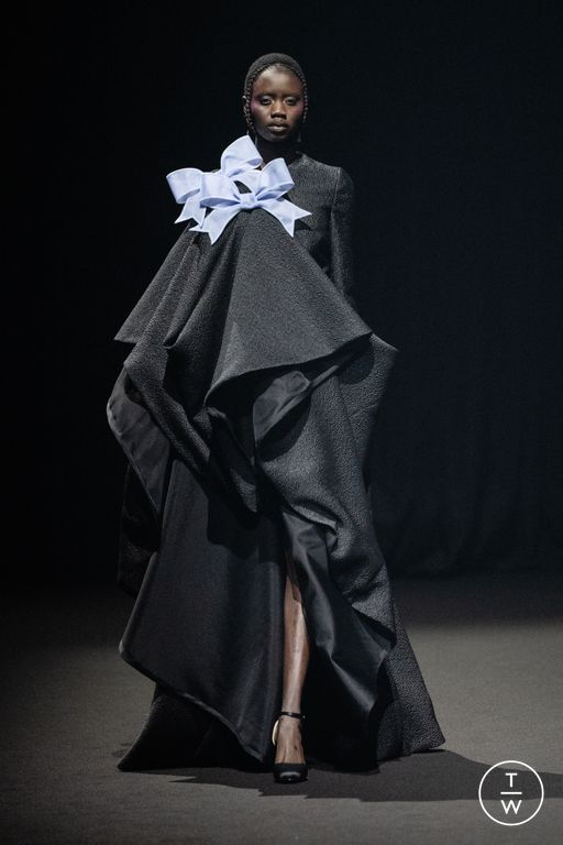 SS26 Viktor & Rolf Look 21