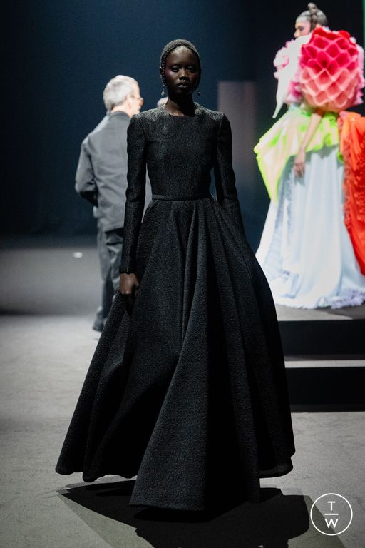 SS26 Viktor & Rolf Look 22