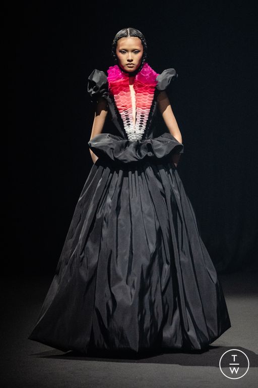 SS26 Viktor & Rolf Look 23