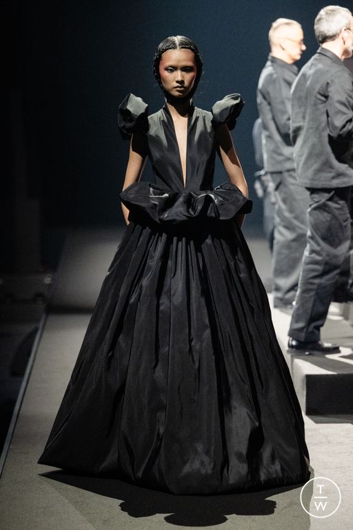 SS26 Viktor & Rolf Look 24