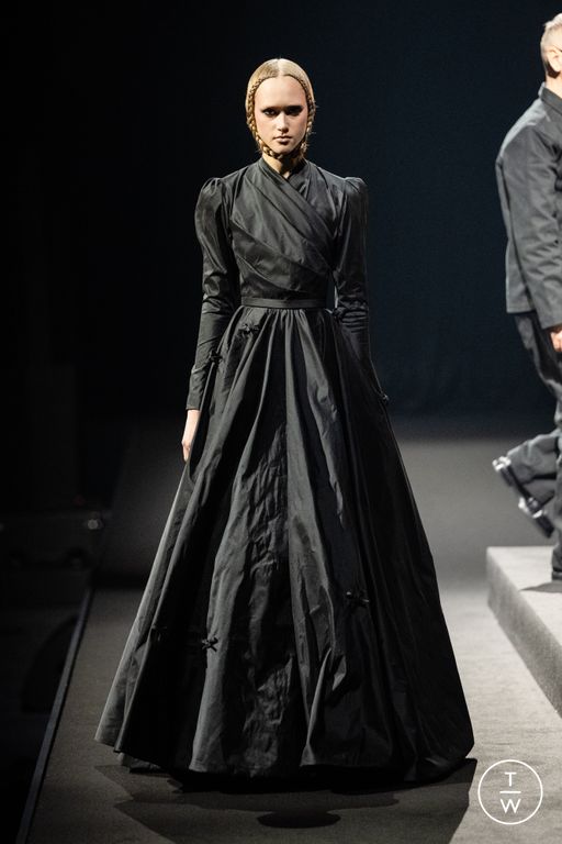 SS26 Viktor & Rolf Look 28