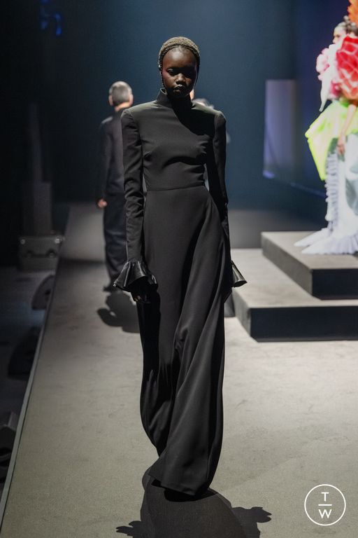SS26 Viktor & Rolf Look 30