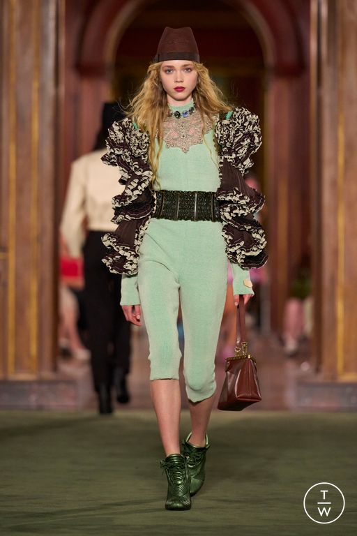 RS27 Louis Vuitton Look 52