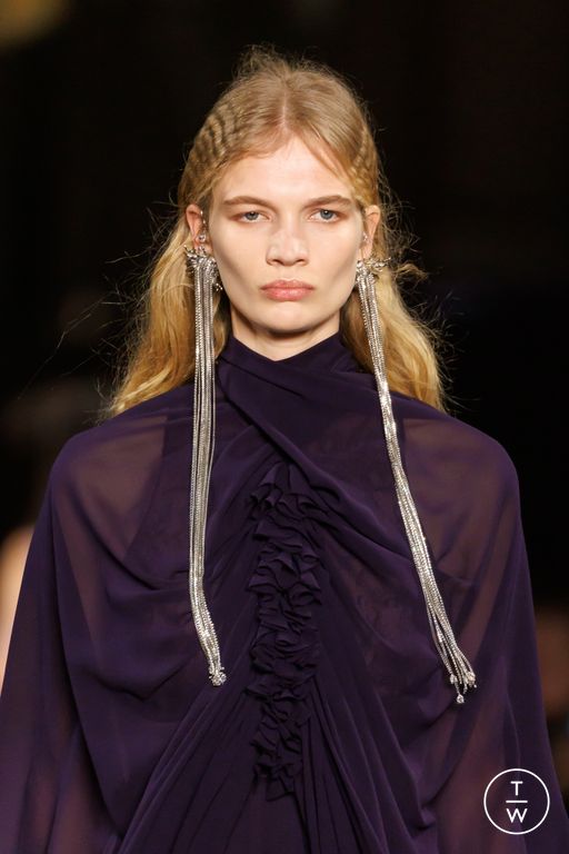 FW25 McQueen Look 31