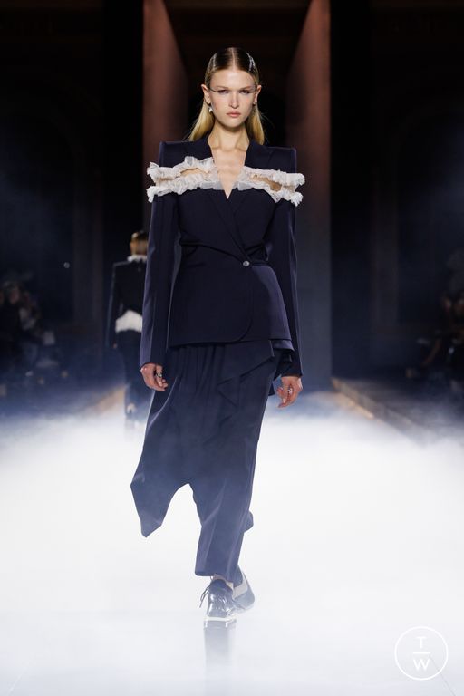 Spring-Summer 2025 Alexander McQueen Look 5