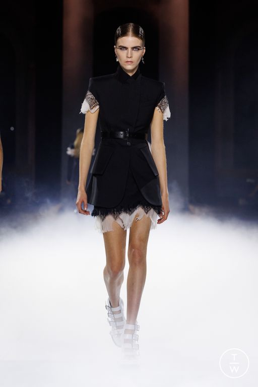 Spring-Summer 2025 Alexander McQueen Look 7