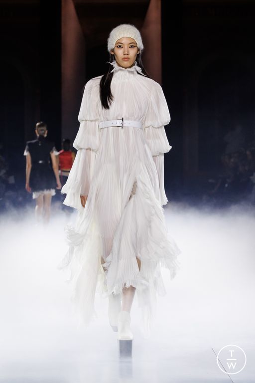 Spring-Summer 2025 Alexander McQueen Look 8