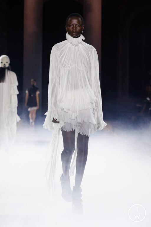 Spring-Summer 2025 Alexander McQueen Look 9