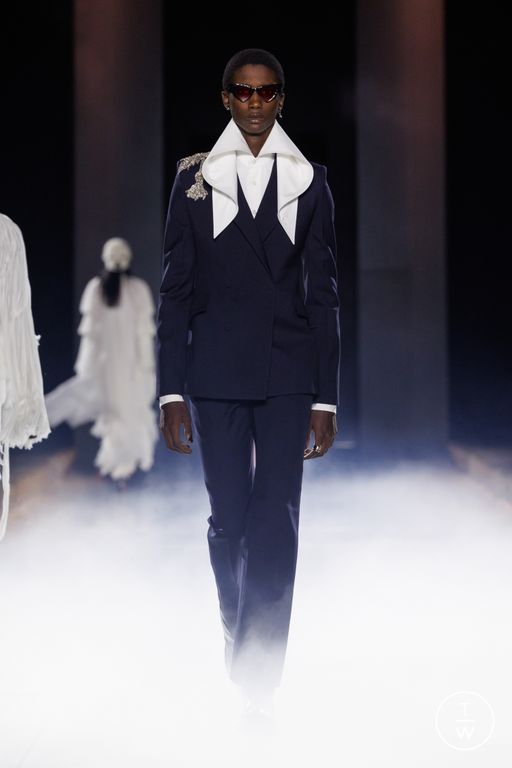 Spring-Summer 2025 Alexander McQueen Look 10