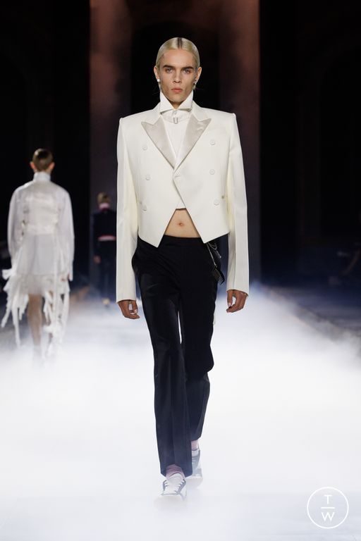 Spring-Summer 2025 Alexander McQueen Look 15