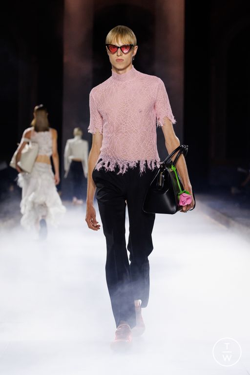 Spring-Summer 2025 Alexander McQueen Look 17