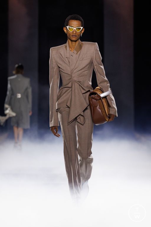 Spring-Summer 2025 Alexander McQueen Look 23