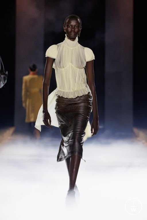 Spring-Summer 2025 Alexander McQueen Look 30