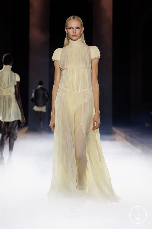 Spring-Summer 2025 Alexander McQueen Look 31