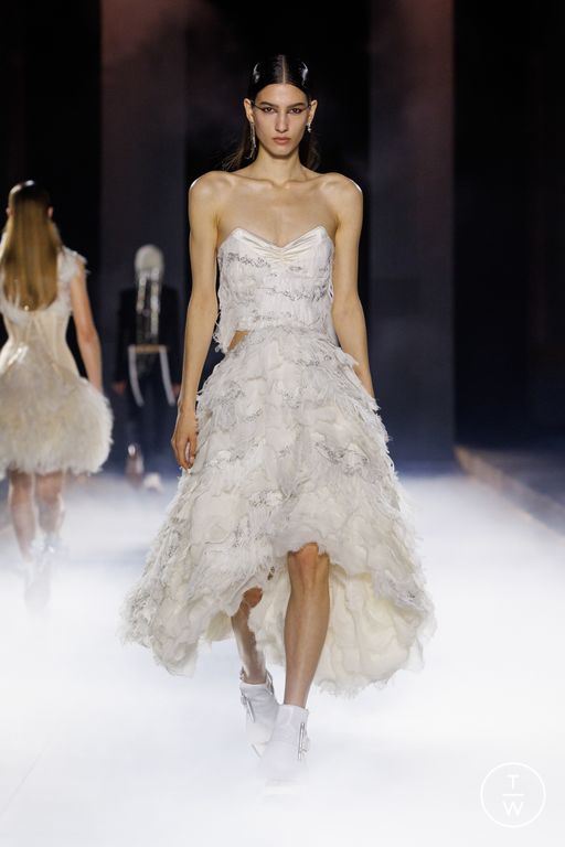 Spring-Summer 2025 Alexander McQueen Look 38