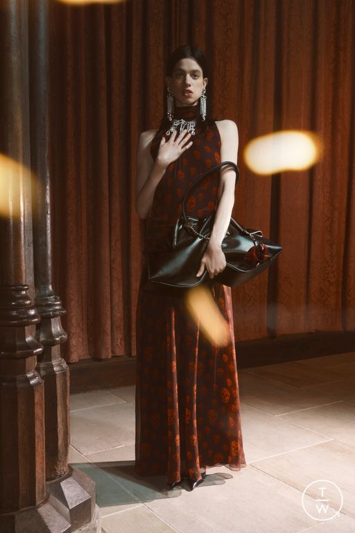 PF26 McQueen Look 12