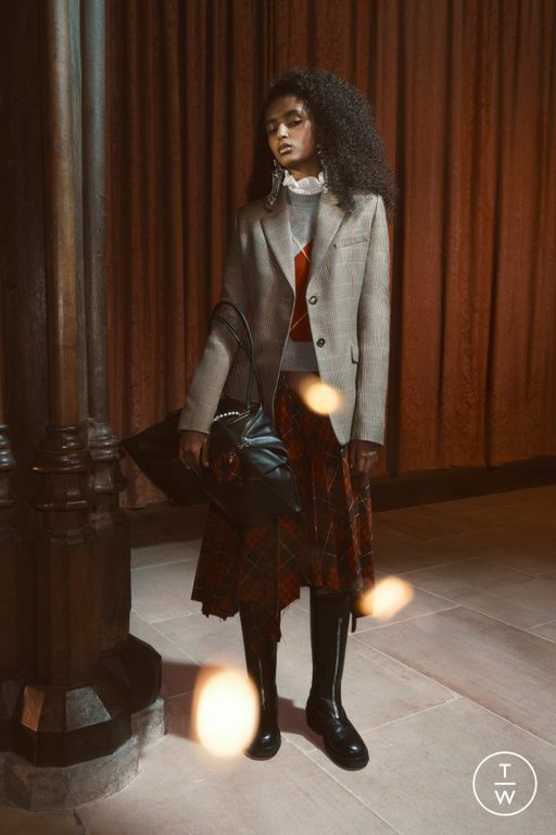 PF26 McQueen Look 22