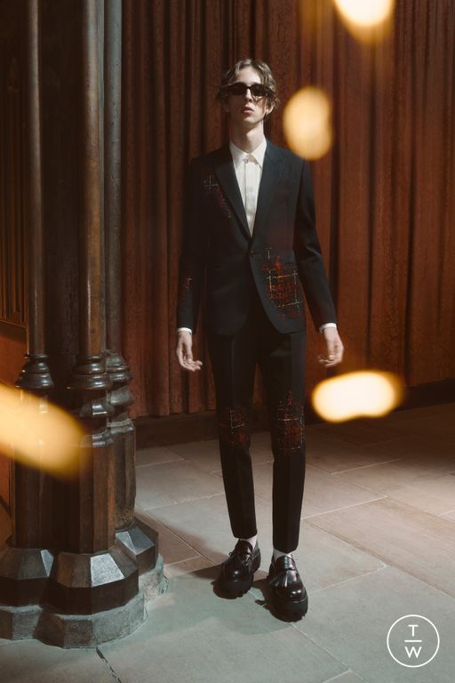 PF26 McQueen Look 11