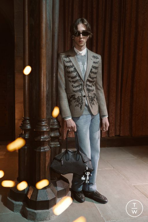 PF26 McQueen Look 21