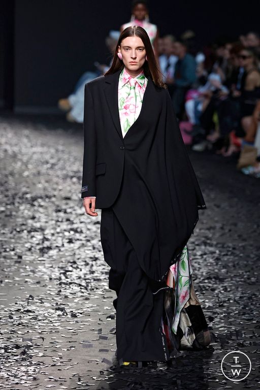 FW25 Moschino Look 22