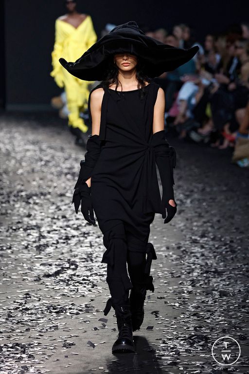 FW25 Moschino Look 32