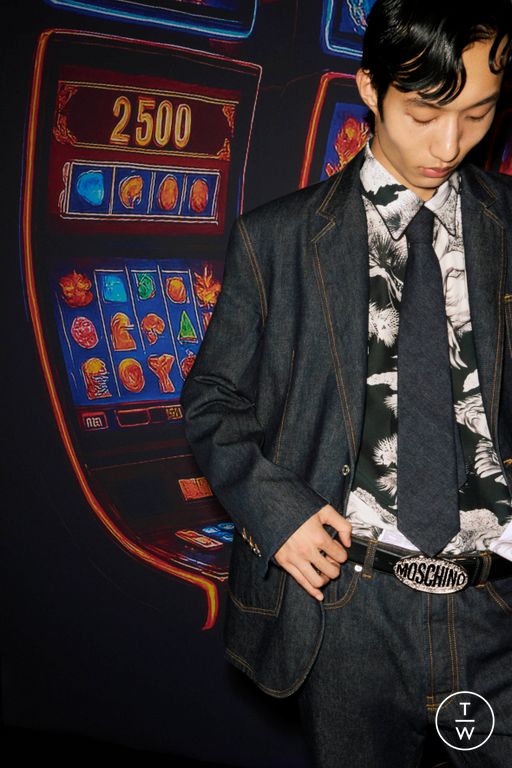 RS 26 Moschino Look 42