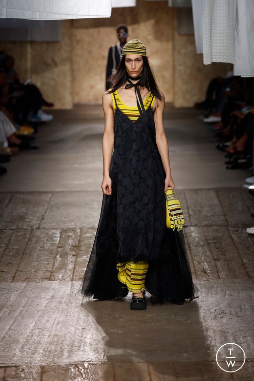 Spring-Summer 2025 Moschino Look 20