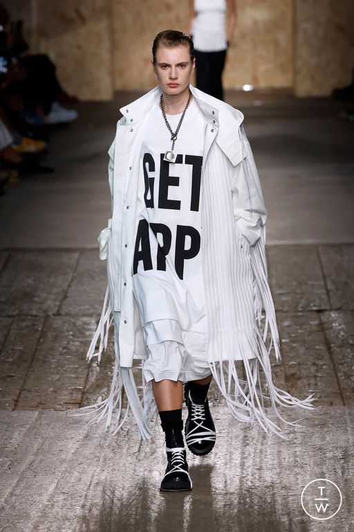 Spring-Summer 2025 Moschino Look 33