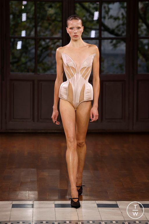 Spring-Summer 2025 Mugler Look 26