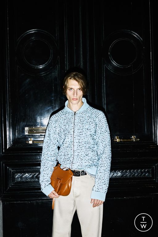 SS 26 N°21 Look 18
