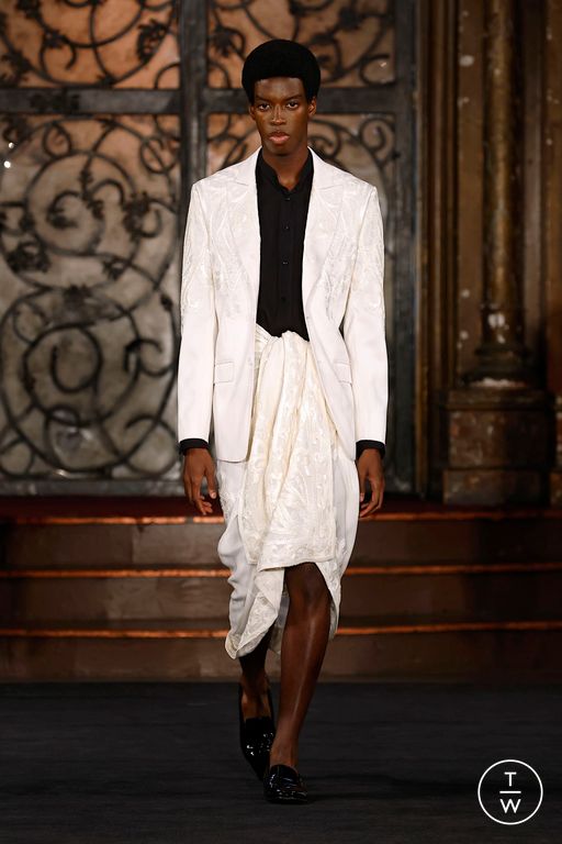 Spring/Summer 2025 Naeem Khan Look 2